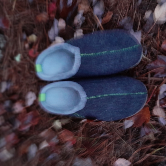 BROOKSTONE - Picture 3 of 4